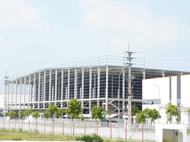 Thuê Nhà Xưởng Khu Công Nghiệp: 7 Yếu Tố Doanh Nghiệp Không Thể Bỏ Qua